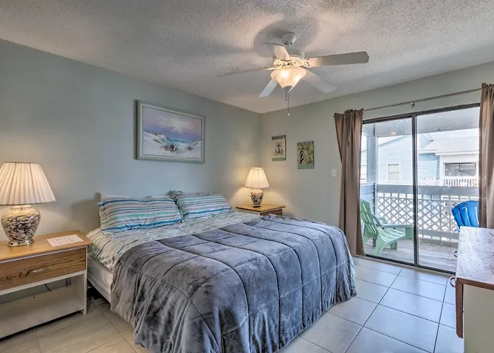 Condo: Private Balcony & Views! *