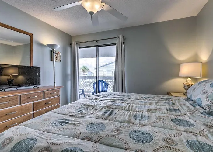Condo: Private Balcony & Views!