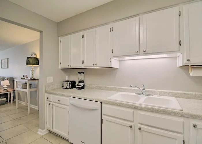 Condo: Private Balcony & Views!