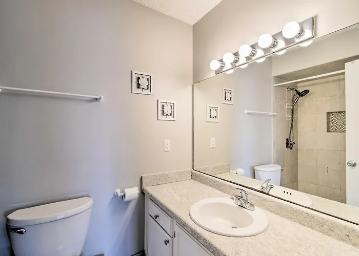 Condo: Private Balcony & Views! Gulf Shores
