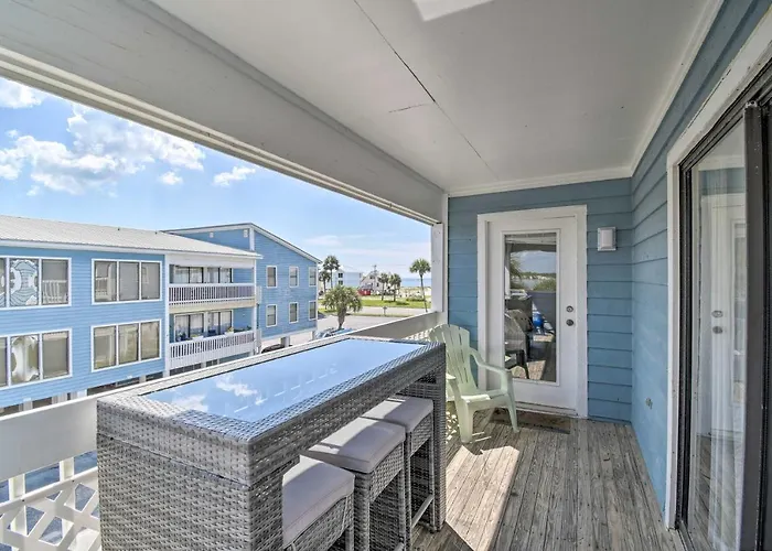 Condo: Private Balcony & Views!