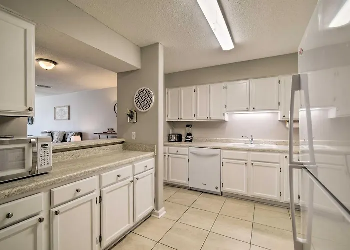 Condo: Private Balcony & Views! * Gulf Shores