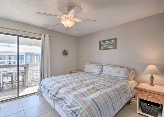 Condo: Private Balcony & Views! Gulf Shores