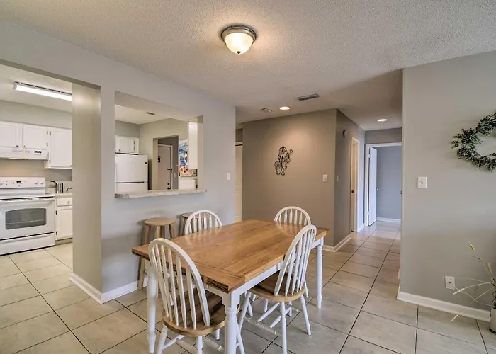 Holiday home Condo: Private Balcony & Views!
