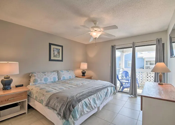 Condo: Private Balcony & Views! *