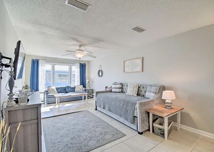 Condo: Private Balcony & Views!