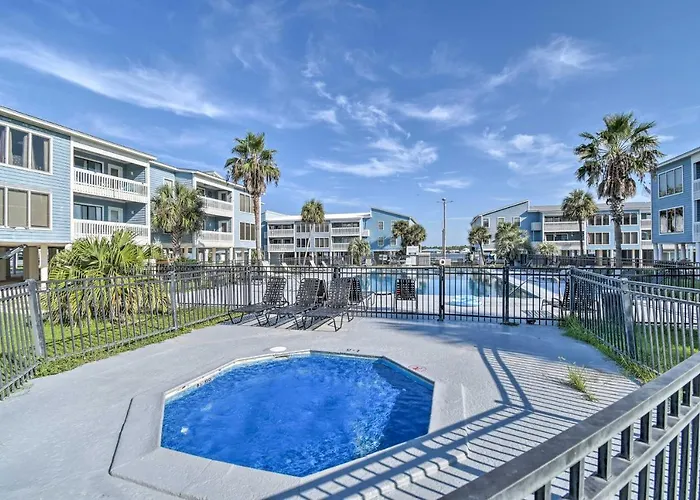 Condo: Private Balcony & Views! *