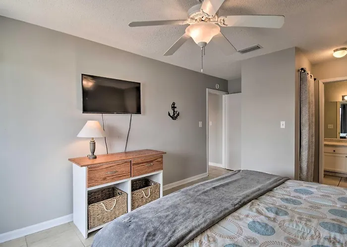 Condo: Private Balcony & Views!
